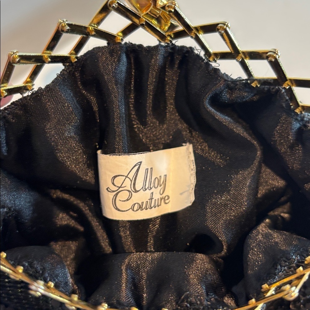 Black chainmail Metal Mesh Purse with goldtone Accordion Closure bow detail - Picture 8 of 11